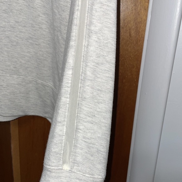 Athleta Women’s Long Sleeve Hooded Sweatshirt with Mesh Trim on Hood & Sleeves - Picture 3 of 6